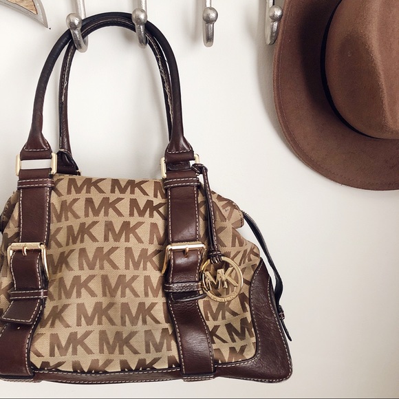 Michael Kors Handbags - ✨Michael Kors Satchel✨
